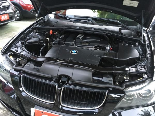 BMW 320i E90 黑 小改款 照片4