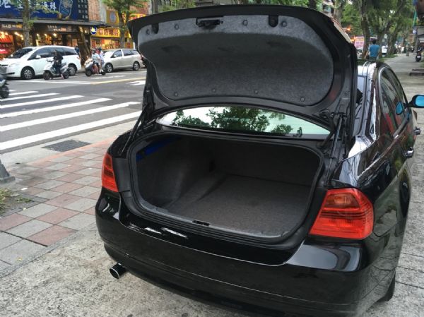 BMW 320i E90 黑 小改款 照片5