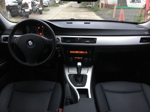 BMW 320i E90 黑 小改款 照片9