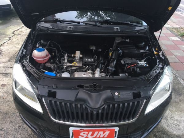 SKODA FABIA 15年領牌1.2 照片4