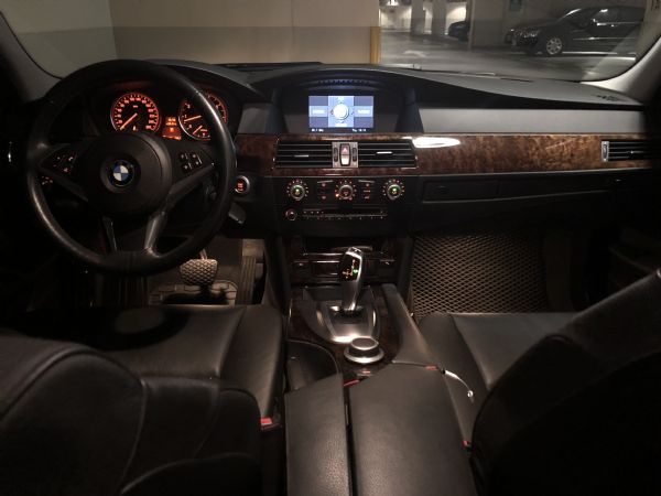 BMW 523i 照片2