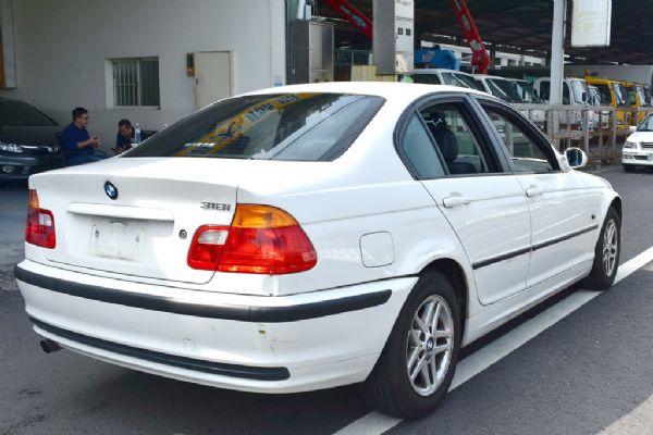 318i 1.9 免頭款全額超貸免保人 照片3