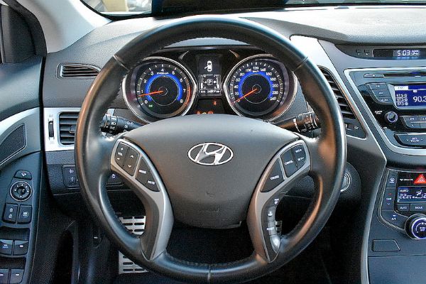 Elantra 伊倫強 免頭款全額貸免保 照片6