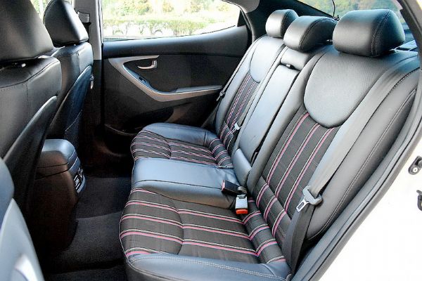 Elantra 伊倫強 免頭款全額貸免保 照片8