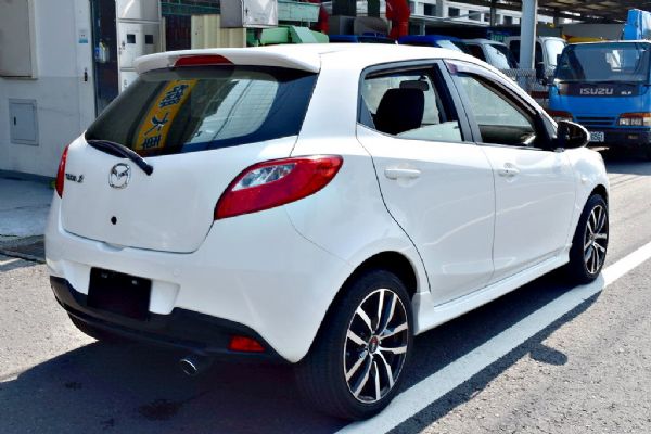 馬2 MAZDA2 免頭款全額貸免保人 照片4