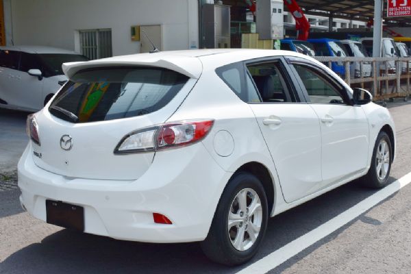 馬3 MAZDA3 免頭款全額貸免保人 照片4