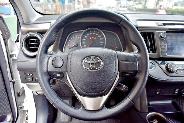 RAV4 頂級 免頭款全額貸免保人 照片5