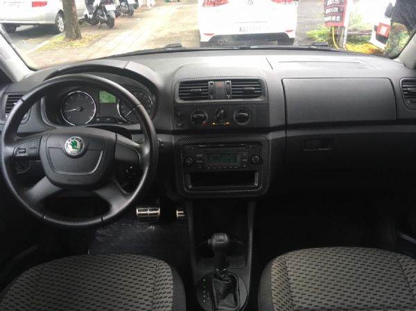 SKODA FABIA 1.2  8安  照片9