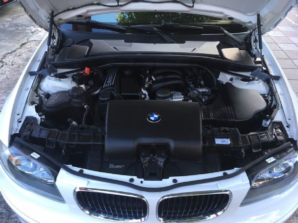 11年式 BMW 118i 2.0 白  照片4