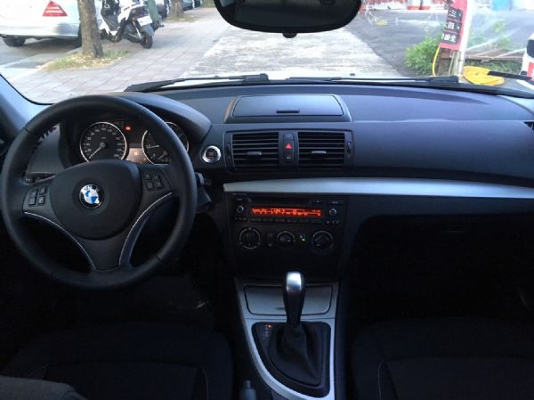 11年式 BMW 118i 2.0 白  照片8