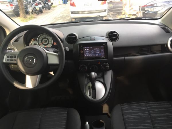 11年式MAZDA 2 白 最頂級 照片8