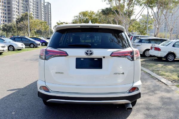 rav4 2.4  免保人免頭款全額貸 照片3