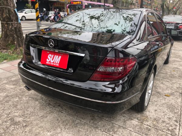 BEN-Z W204 C220d 黑 照片2