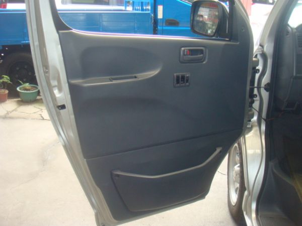 TOYOTA HIACE 照片3