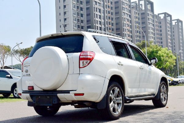 RAV4 2.4 免保人免頭款全額貸 照片4