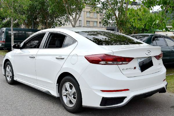 Elantra 1.6外型帥 年輕人的愛 照片4