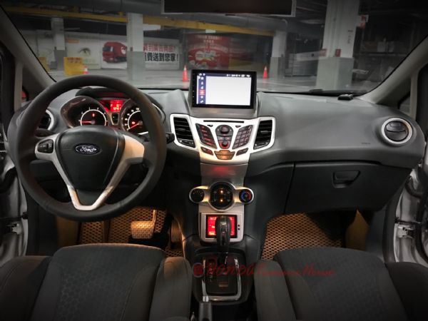 2012年Ford Fiesta  照片4
