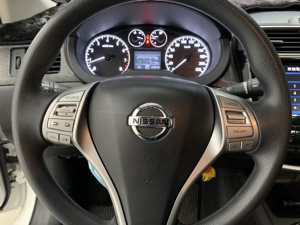 NISSAN I TIIDA 一手女用 照片3