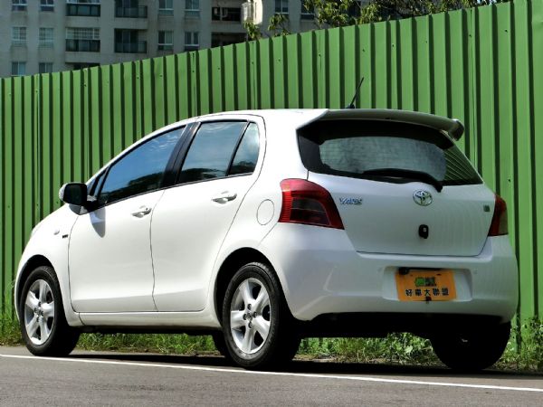 代步車 yaris 全額貸 認證車 省油 照片3