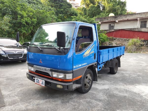 MITSUBISHI CANTER 照片1