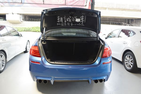 BMW 2013 M5 Sedan 照片2