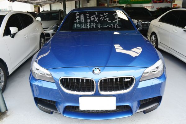 BMW 2013 M5 Sedan 照片3