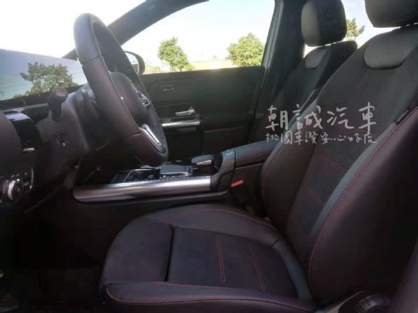 Benz 2022 GLA250 照片9