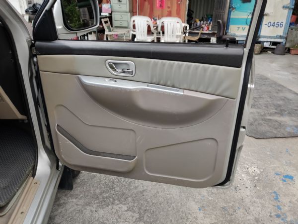 MITSUBISHI FREECA 照片5