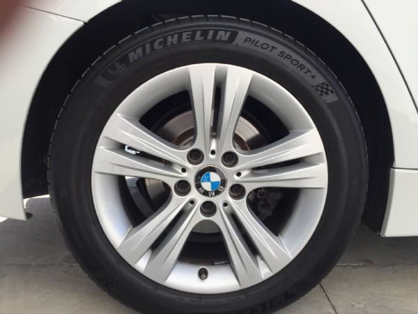 2013 BMW 320i SPORT 照片9