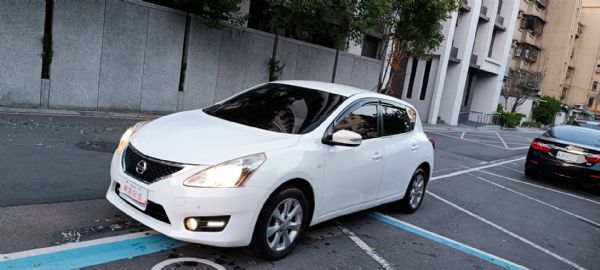 2015 Nissan Tiida 5D 照片1