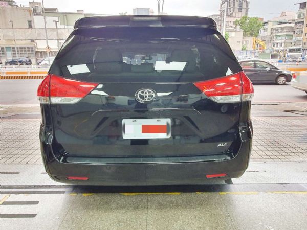 2013年TOYOTA SIENNA 照片10