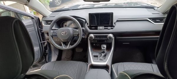 2019 TOYOTA RAV4 2.0 照片4