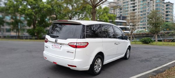 2010 納智捷 M7 7人 2.2渦輪 照片3