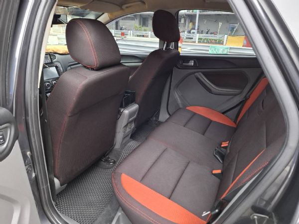 FORD FOCUS 2.0 照片7