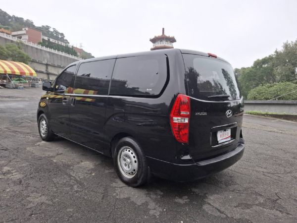 2.5手自排'柴油渦輪'8人商旅座車 照片10