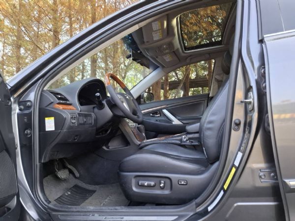 TOYOTA CAMRY 2.4 頂配 照片4