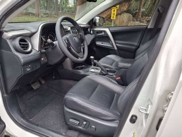TOYOTA RAV4 尊爵版4代 照片4