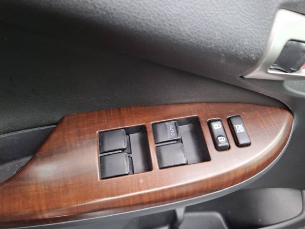 TOYOTA ALTIS 1.8 照片3