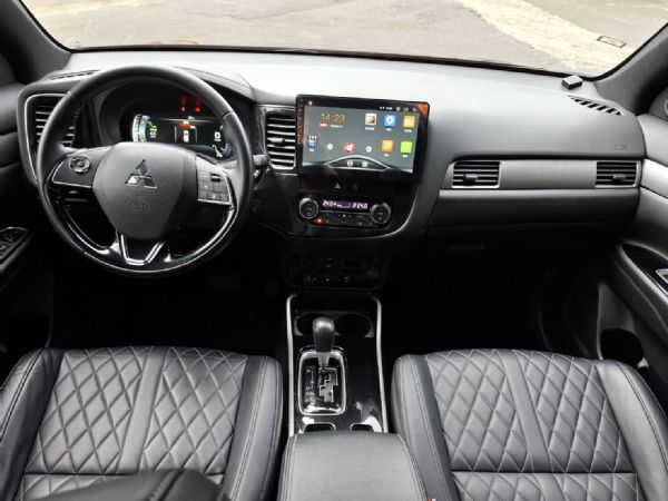 MITSUBISHI OUTLANDER 照片5