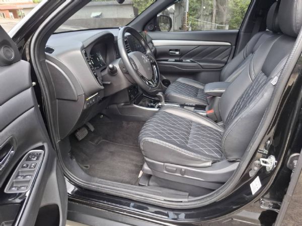 MITSUBISHI OUTLANDER 照片6