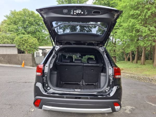 MITSUBISHI OUTLANDER 照片8