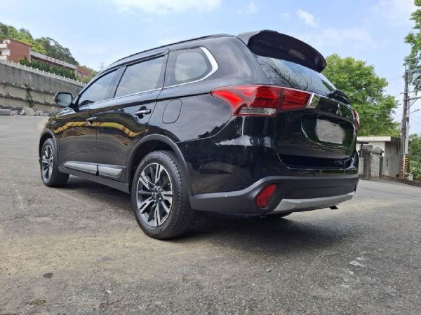 MITSUBISHI OUTLANDER 照片9