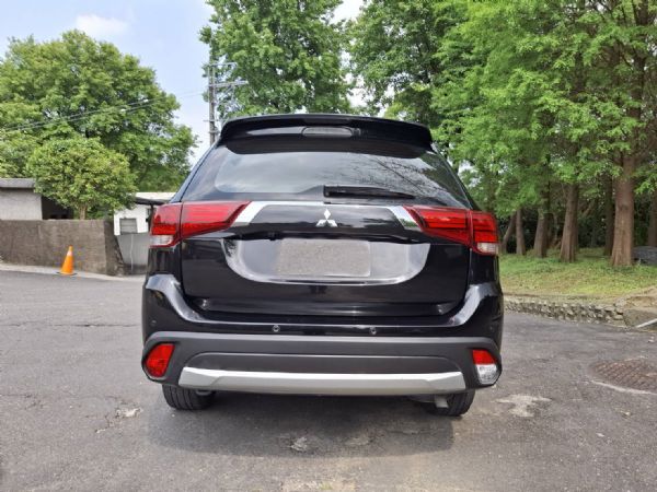 MITSUBISHI OUTLANDER 照片10