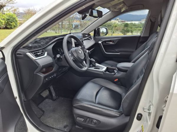 TOYOTA RAV4旗艦版 照片4