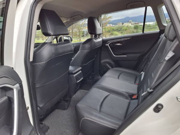 TOYOTA RAV4旗艦版 照片5