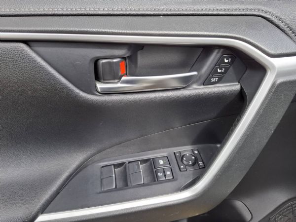 TOYOTA RAV4旗艦版 照片6