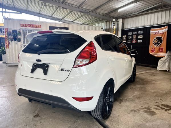 S運動型 僅跑12萬 免KEY/車門啟閉 照片2