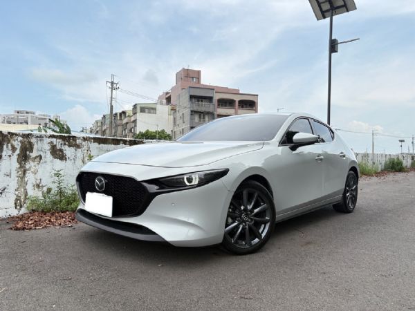 新車101.8五門最頂規 僅跑1萬原漆 照片1