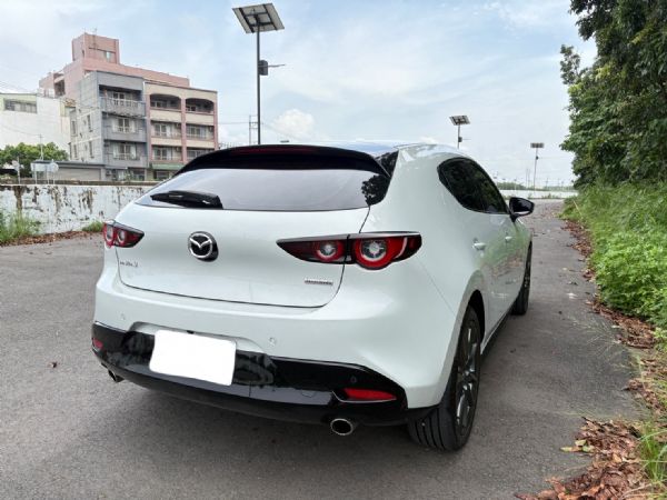 新車101.8五門最頂規 僅跑1萬原漆 照片2