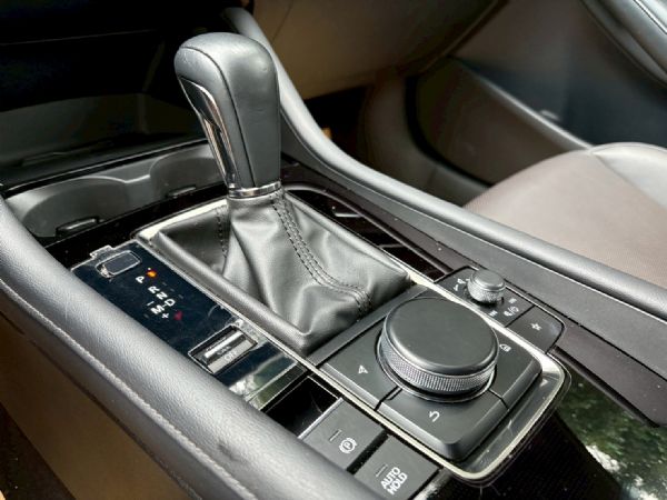 新車101.8五門最頂規 僅跑1萬原漆 照片5